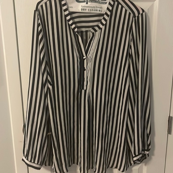 Tops - Black and White Stripe Long Sleeve Blouse